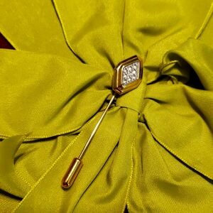 VTG Hat/Lapel Stick Pin by AVON Diamond-Shaped Gold-Tone Pavé Rhinestone
